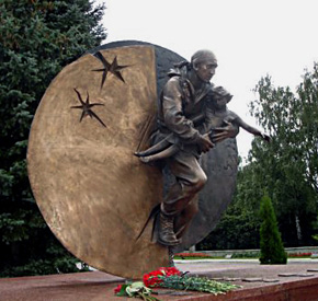 Памятник офицеру управления ФСБ России Дмитрию Разумовскому, автор Вадим Кириллов